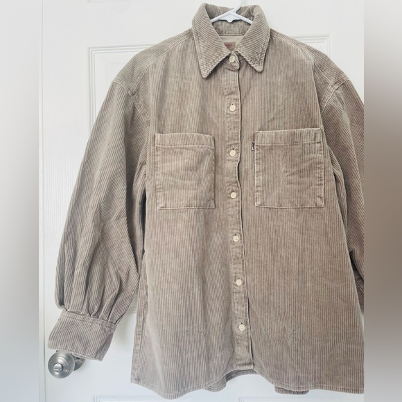 Levi’s relaxed fit button up (Multiple sizes) - Picture 3 of 16